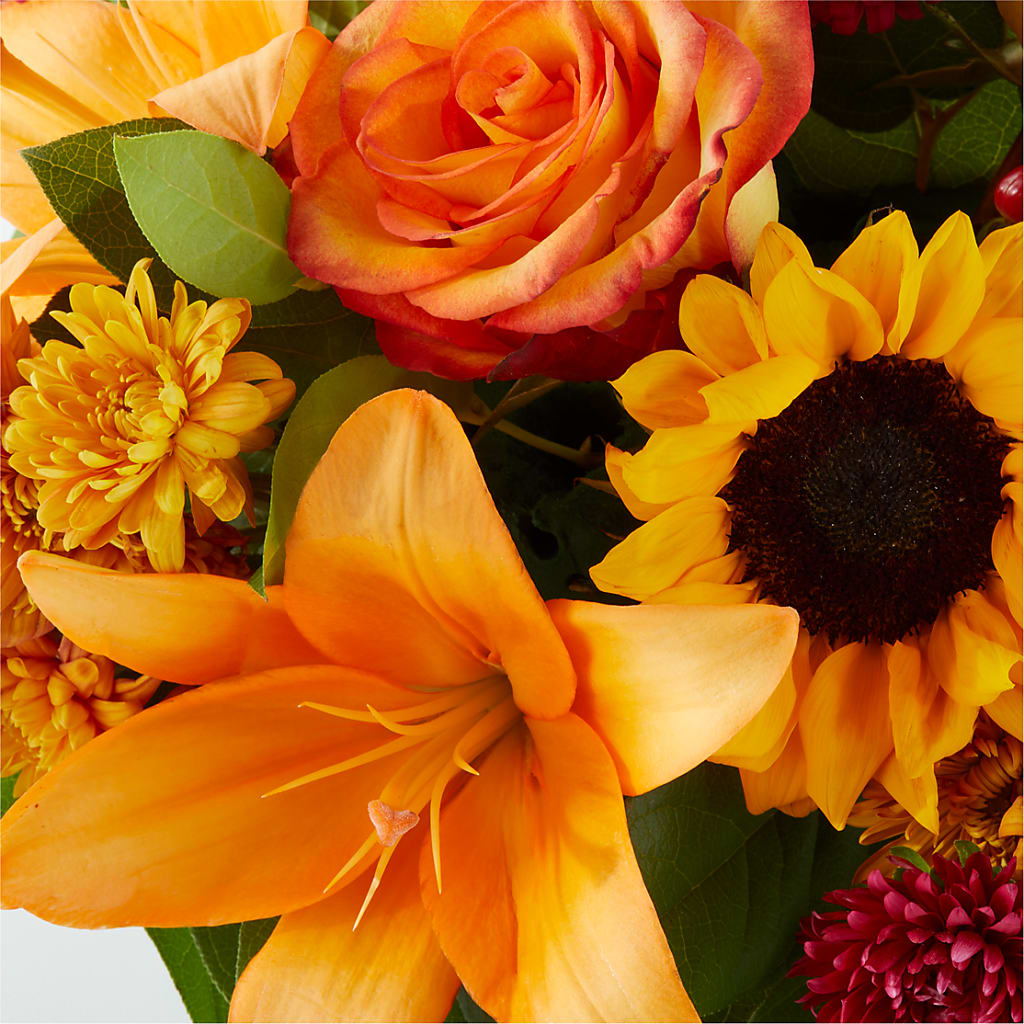 Grateful Centerpiece –  Flowers By Roger Inc, Middletown OH