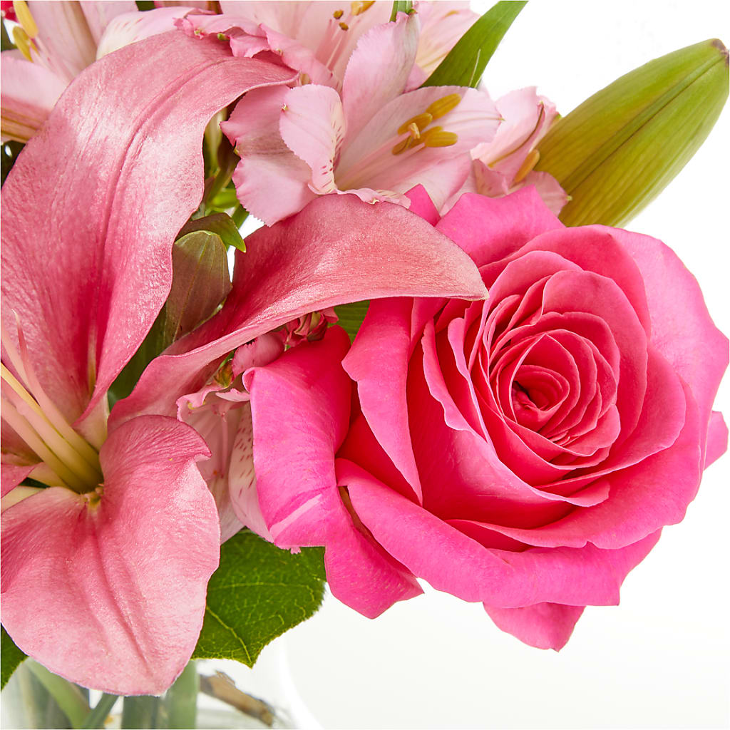 Lots of Love Bouquet –  Flowers By Roger Inc, Middletown OH